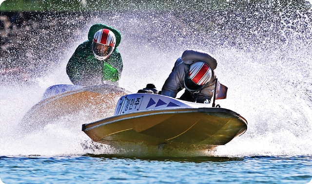 A photo of motorboats in action during races